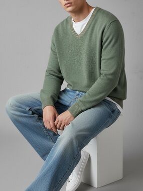 Brunello Cucinelli Cashmere V-Neck Regular Fit Sweater